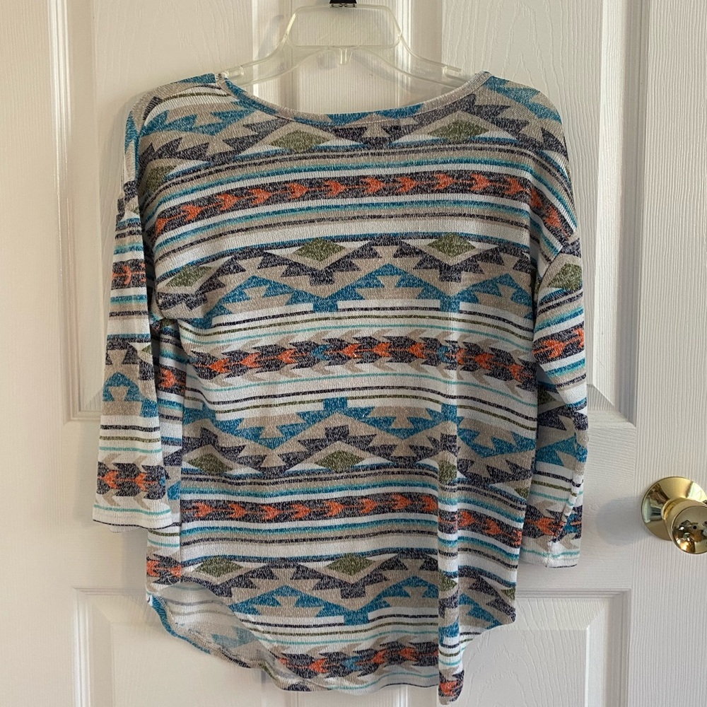 Cute Aztec Patterned Knit Top - Picture 3 of 3